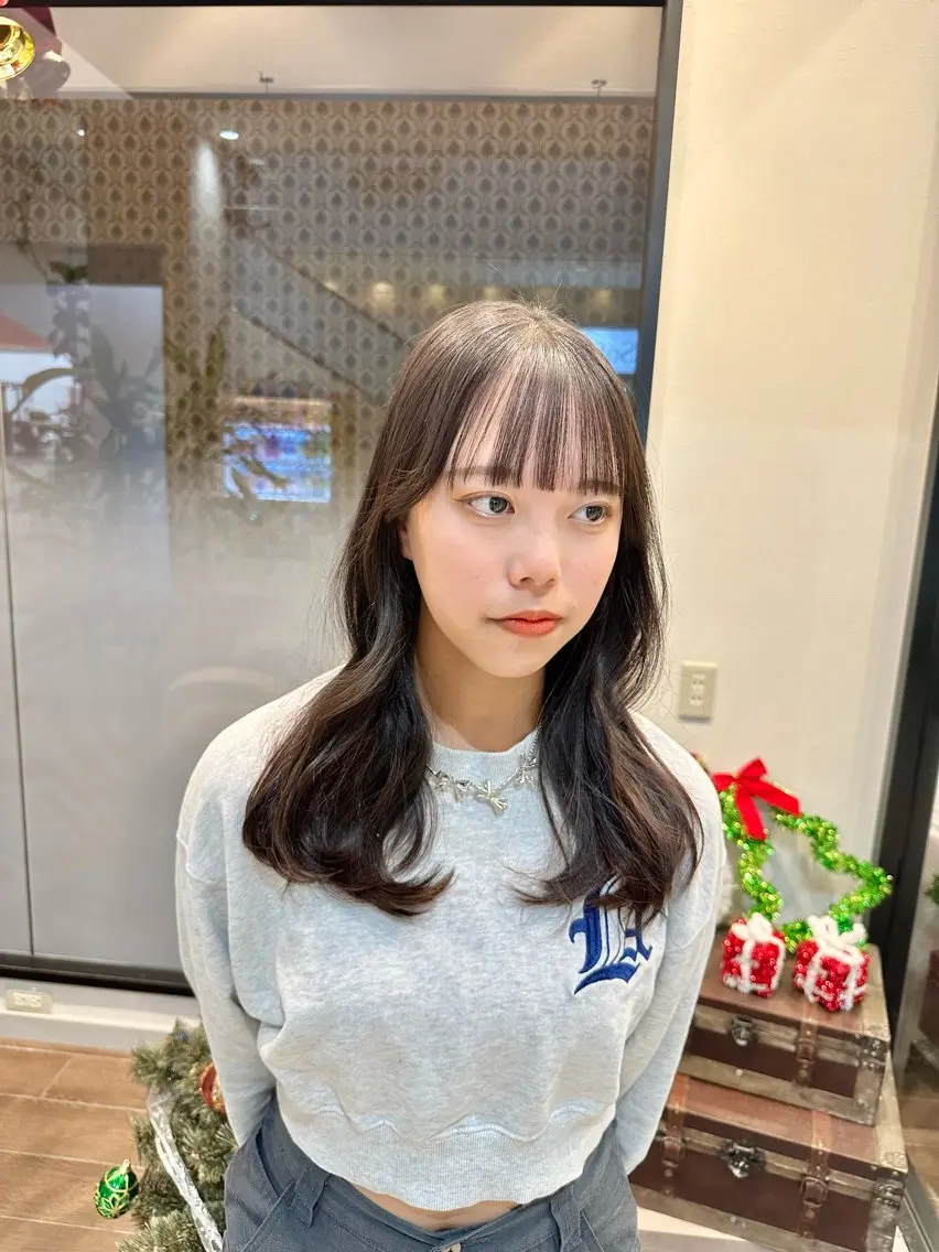 セミロング カット ヘアカラー トリートメント Loire SYURIのヘアスタイル