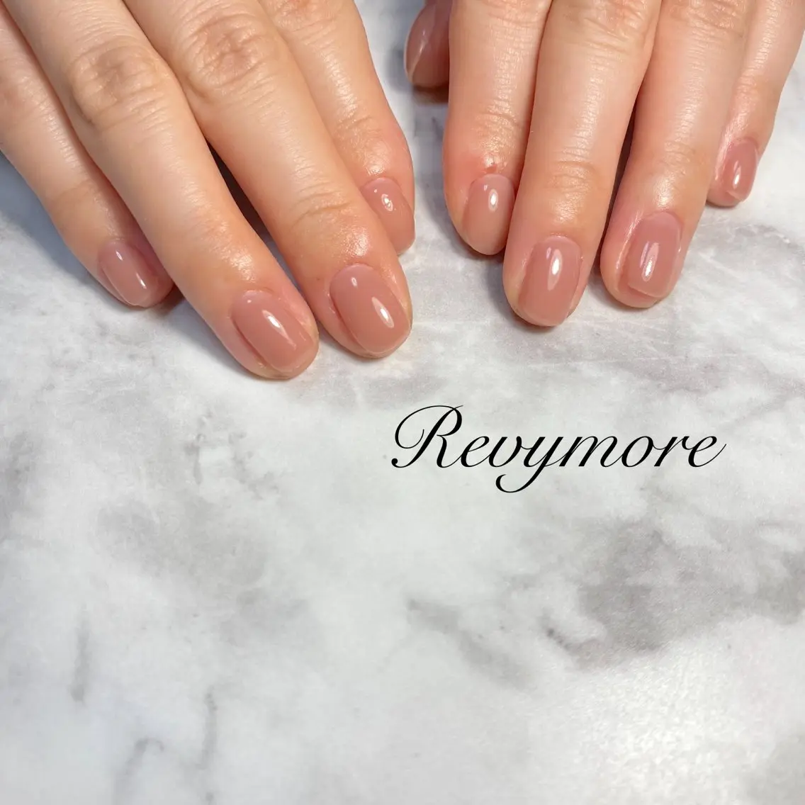 ネイル ジェルネイル キラキラネイル 韓国ネイル ニュアンスネイル オフィスネイル nail salon Revymoreのネイルデザイン