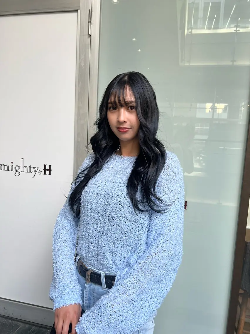 ロング カラー 黒髪 ブルーカラー ブルーブラック ヘアカラー トリートメント 田中 蘭菜のヘアスタイル