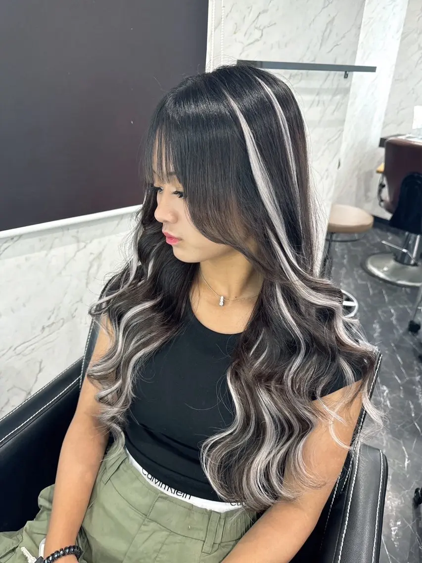 ロング カラー LOHAS 優来(ユラ)のヘアスタイル