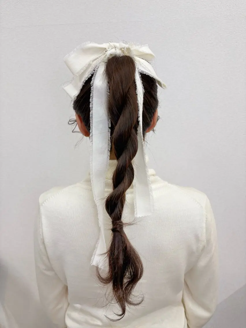 セミロング ヘアアレンジ たかや みなみのヘアスタイル