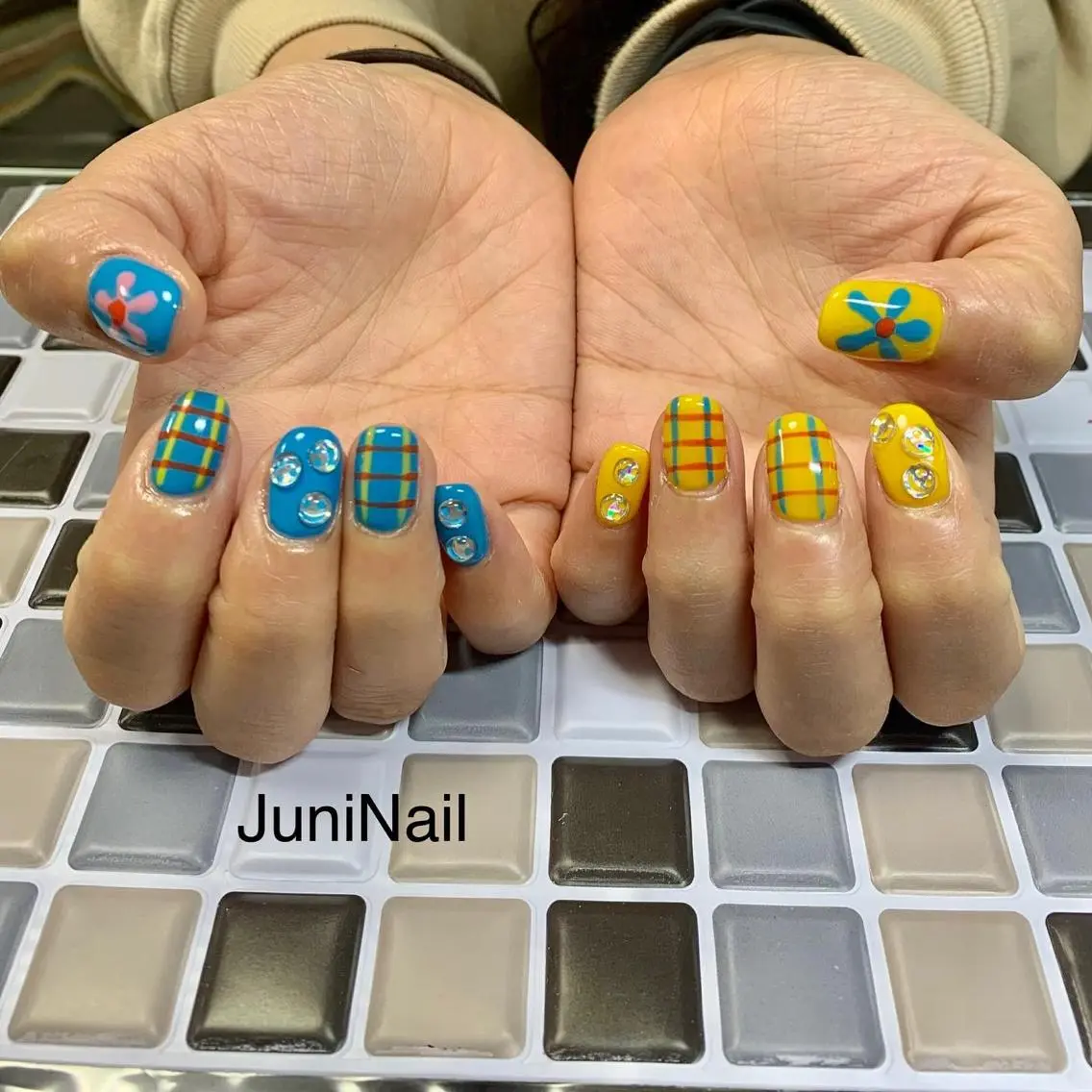 ネイル オーロラネイル クリアネイル 成人式 フラッシュネイル フレンチネイル ハンドネイル JuniNail 주니네일🇰🇷suのネイルデザイン