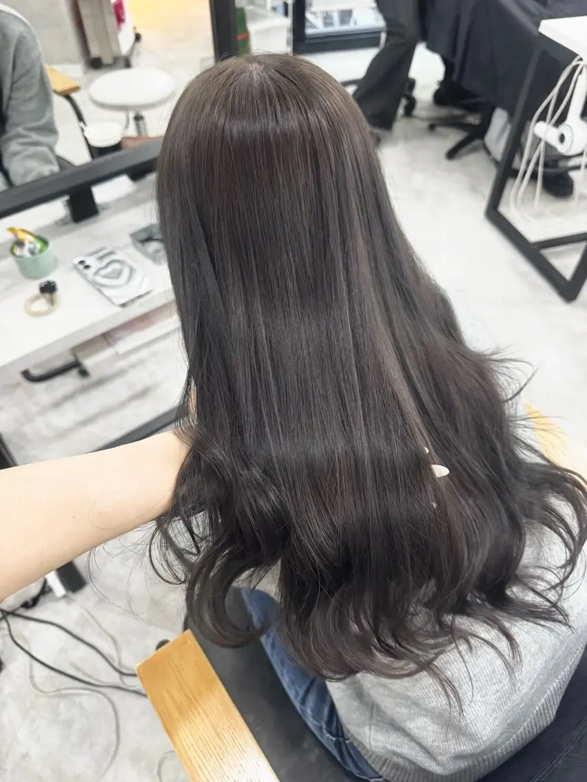 ロング カラー ベージュカラー ブリーチ ブラウンカラー ショコラブラウン ショコラグレージュ カット ヘアカラー トリートメント 赤み無し柔らかカラー 【梅田】madokaのヘアスタイル
