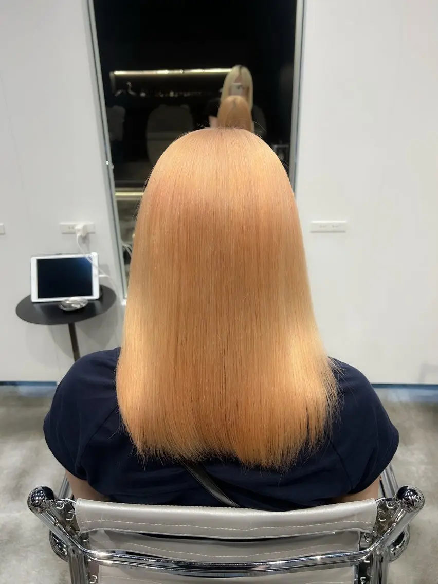 ミディアム カラー ブリーチ 透明感カラー ハイトーンカラー オレンジ ヘアカラー 中村 夢咲のヘアスタイル