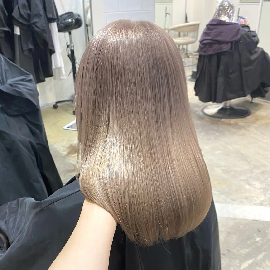 セミロング カラー ブロンド ホワイトブロンド ヘアカラー souco/ moenoのヘアスタイル
