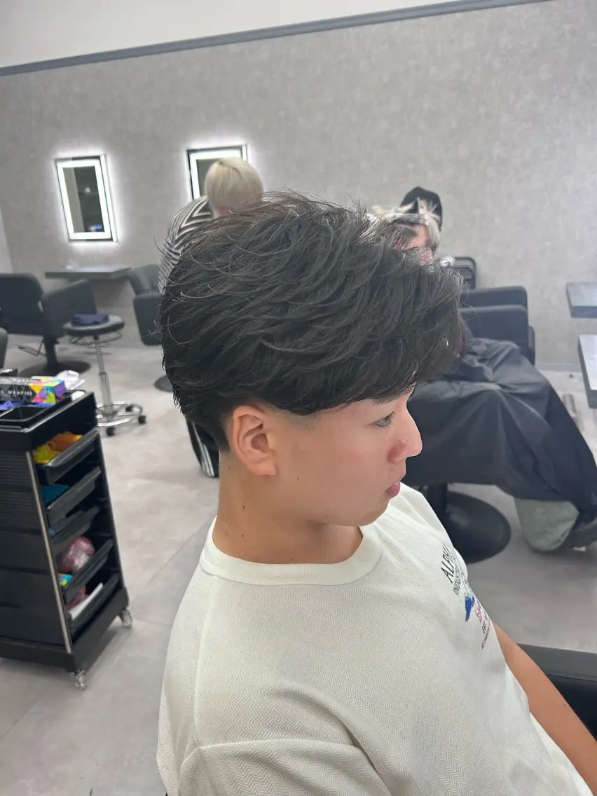 ショート カラー パーマ メンズ フェザーパーマ メンズパーマ カット パーマ メンズ特化 👑YUTAのヘアスタイル