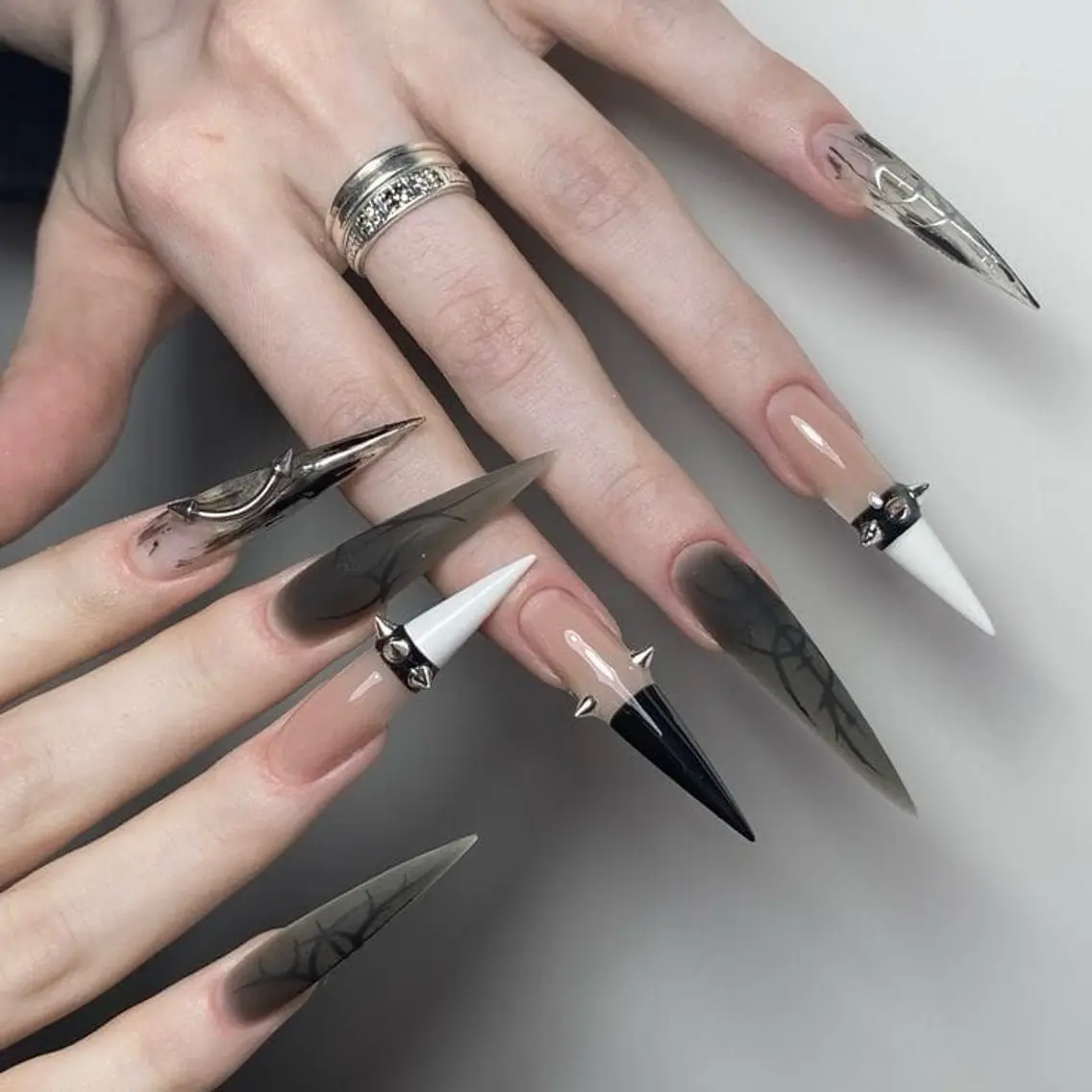 ネイル ジェルネイル 韓国ネイル ロングネイル スカルプネイル ホワイト ハンドネイル Umee Nailのネイルデザイン