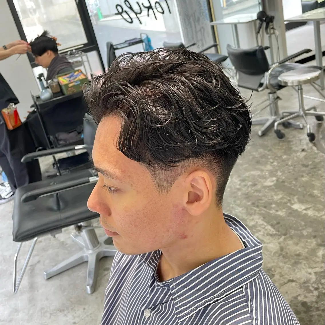 ショート パーマ メンズ センターパート ショートヘア カット パーマ メンズ特化美容師/ 藤戸 椋のヘアスタイル