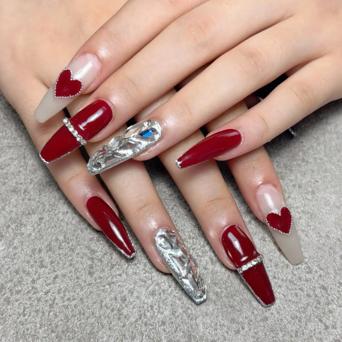 ネイル ハンドネイル nailroom DIASOMNIAのネイルデザイン