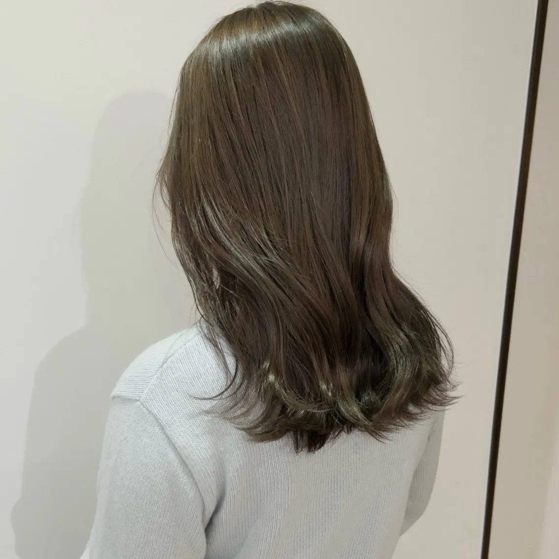 セミロング カラー ブリーチ ダブルカラー ブリーチなしカラー オリーブカラー ヘアカラー トリートメント nonoka オリーブ/レイヤーのヘアスタイル