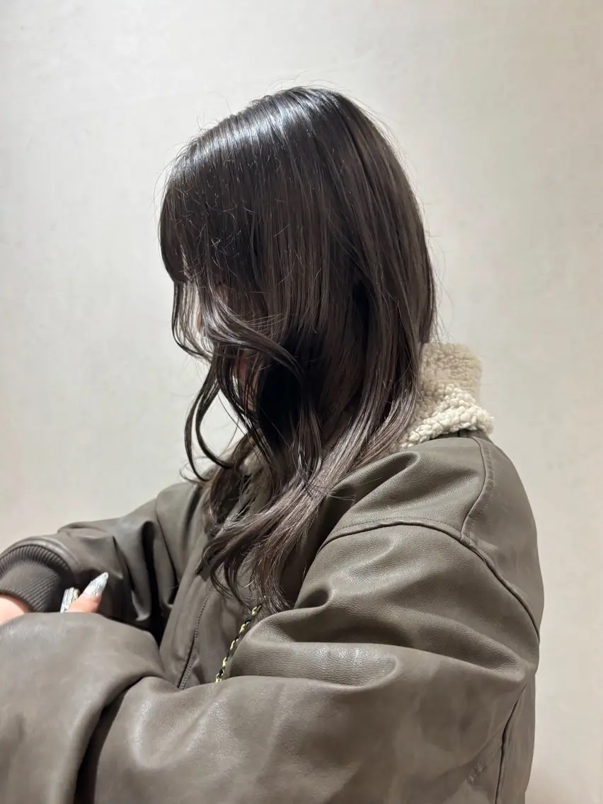 ミディアム トリートメント 響 インナーカラー イヤリングカラーのヘアスタイル