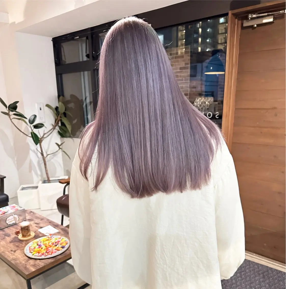 ロング カラー グレージュ ラベンダーカラー ラベンダーグレージュ ラベンダーグレー 木村 朱里のヘアスタイル