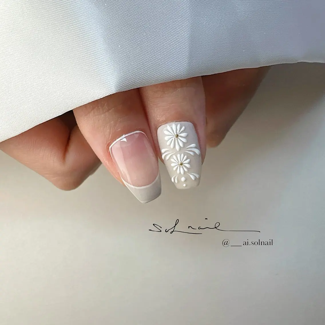 ネイル ブラウン フレンチネイル ジェルネイル 氷ネイル・うるうるネイル 韓国ネイル 🍃伏見 / soL nail / aiのネイルデザイン