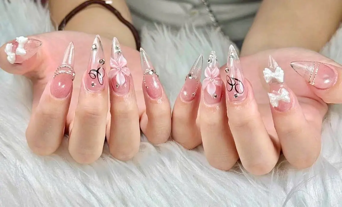 ネイル アートネイル ボルドー フレンチネイル ジェルネイル 氷ネイル・うるうるネイル ハンドネイル Julie Nail Rinのネイルデザイン