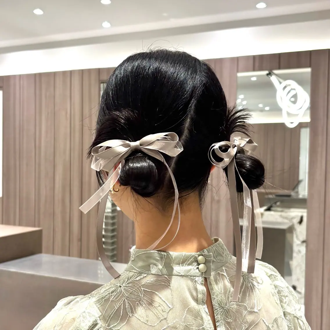 ミディアム ヘアアレンジ お団子ヘア ヘアセット 久力琴音''透明感 カラー''アレンジのヘアスタイル