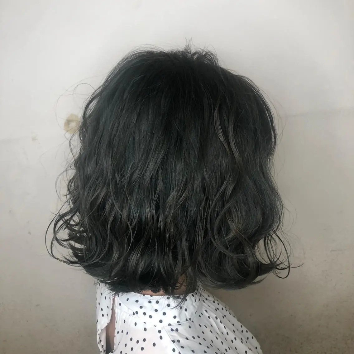 ミディアム カラー グレージュ オリーブグレージュ オリーブグレー ヘアカラー 吉村 絢乃のヘアスタイル