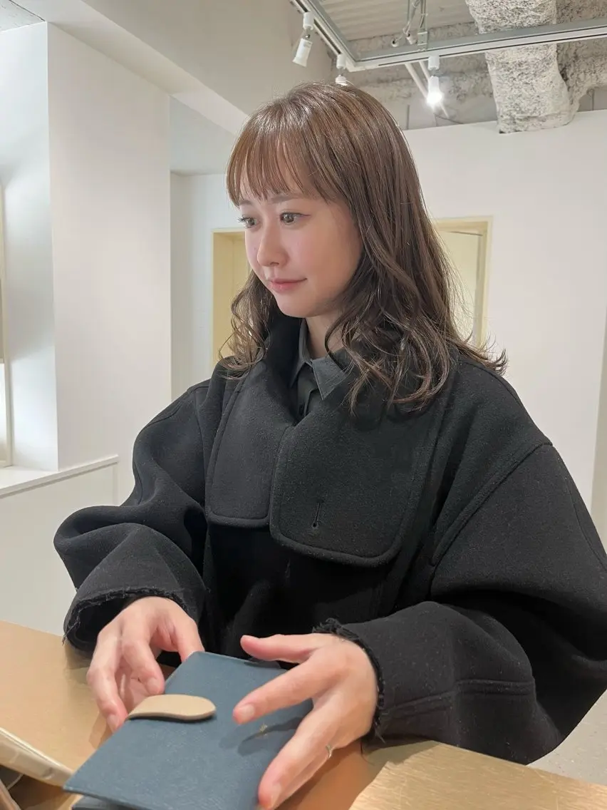 セミロング レイヤーカット オン眉 箱崎 凪沙のヘアスタイル