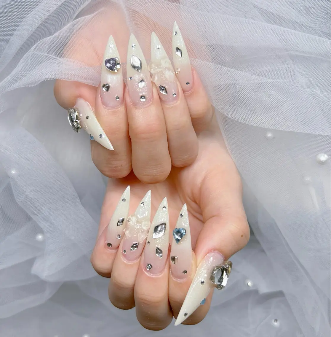 ネイル アートネイル オーロラネイル チークネイル 長さ出し フットネイル Miya _nailのネイルデザイン