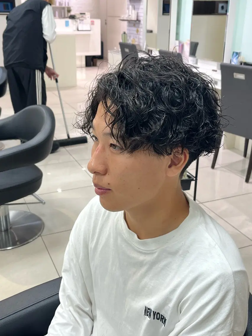 ショート カラー パーマ メンズ カット パーマ トリートメント 【シャドウパーマ センターパート】義心のヘアスタイル