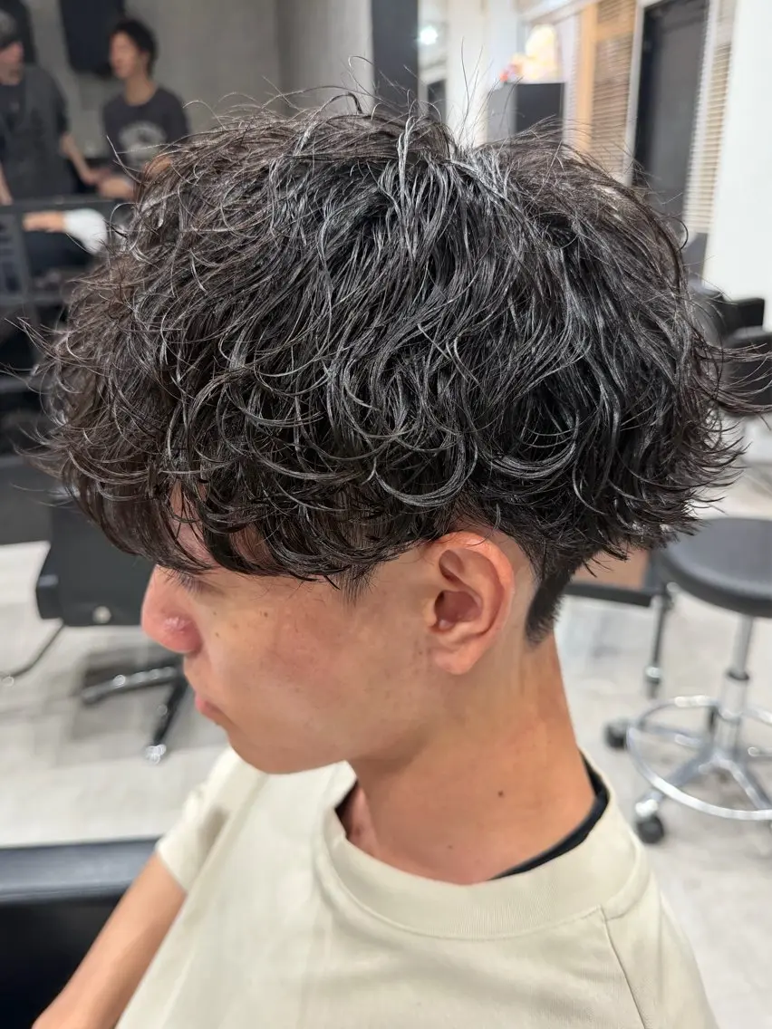 ショート パーマ メンズ メンズパーマ 波巻きパーマ カット パーマ ユウ🪄 パーマ指名No1のヘアスタイル