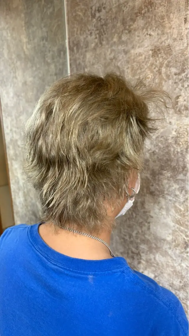 シャンプートリートメント込み メンズブリーチリタッチカラーの写真