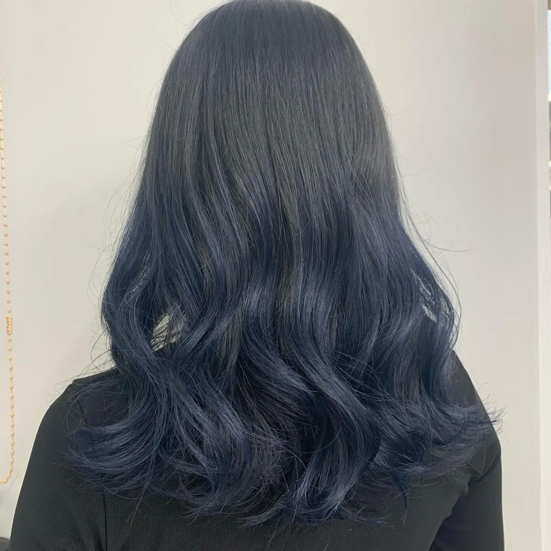 セミロング カラー 黒髪 ブリーチ ブルーカラー ブルーブラック 韓国🤍ワンホンヘア みかん🇨🇳のヘアスタイル