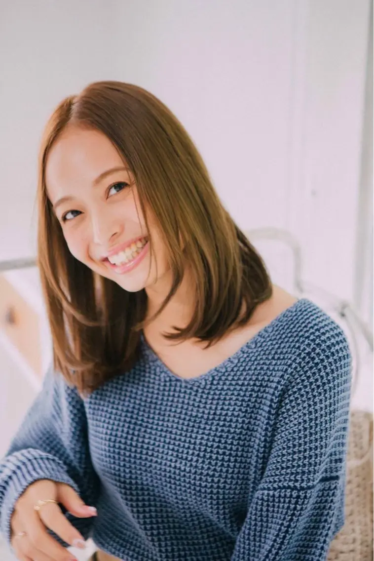 ミディアム カラー 大戸 彩葉のヘアスタイル