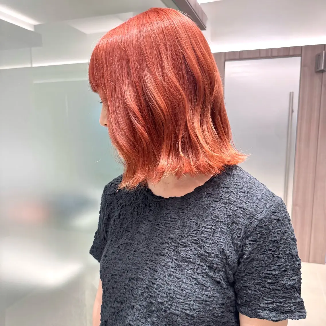 ショート カラー ブリーチ オレンジ ピンクカラー カット ヘアカラー トリートメント 癖毛救済✂️ボブ /髪質改善ストレートのヘアスタイル