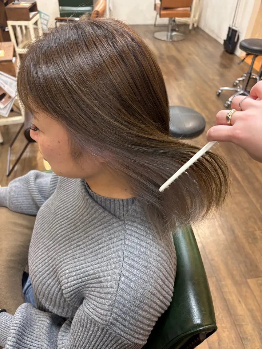 セミロング カラー ベージュカラー ホワイトベージュ 元山 透明感艶カラー 🌻レイヤーカットのヘアスタイル