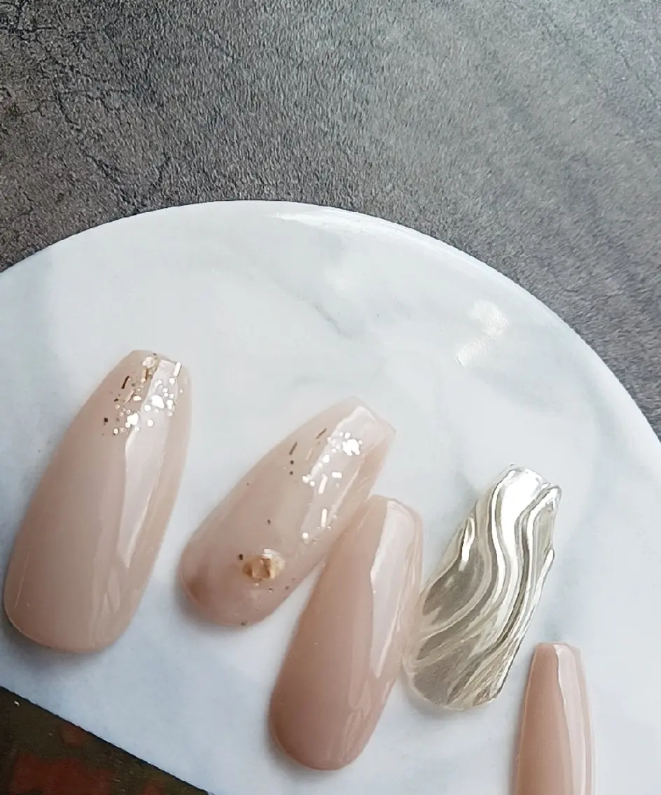ネイル ハンドケア いとう えみりのネイルデザイン