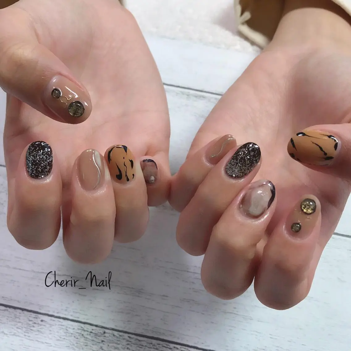 ネイル アートネイル ブラウン ラメ(グリッター) ミラーネイル ニュアンスネイル Cherirnail kaoriのネイルデザイン