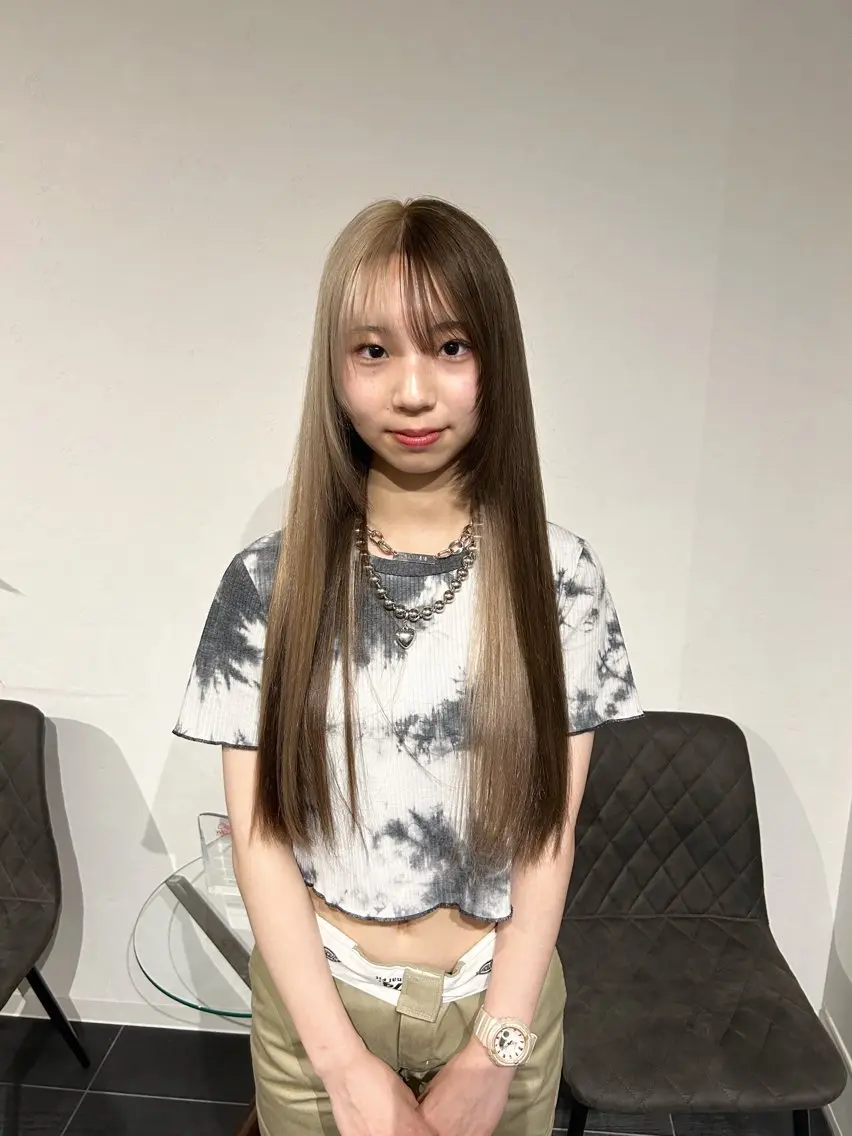 ロング カラー ベージュカラー ブラウンカラー デザインカラー ホワイトベージュ hinano ヒナノのヘアスタイル