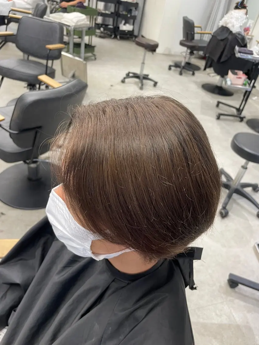 メンズ メンズバレイヤージュ メンズブリーチ センターパート メンズハイライト メンズハイトーン カット 丸山 颯輝斗のヘアスタイル