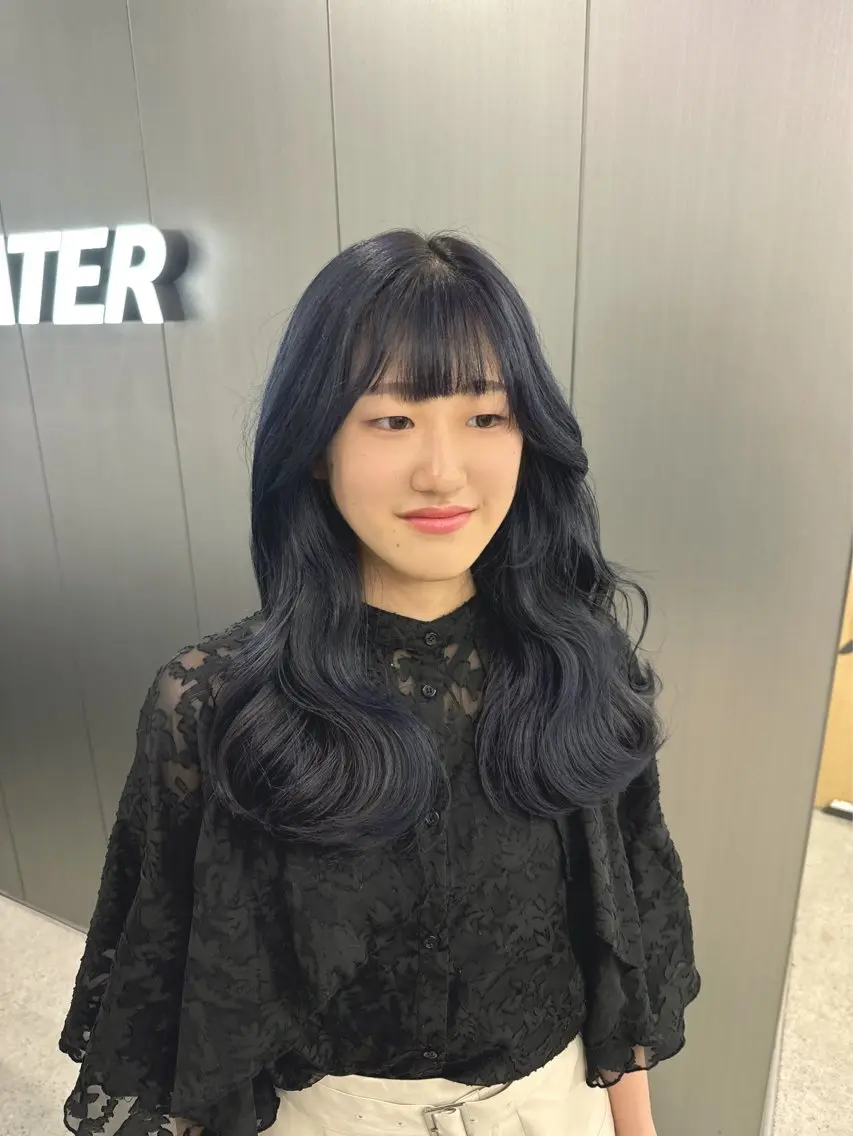 ロング カラー 暗髪🩶ラベンダー/ ブルー/ユウナ🤍のヘアスタイル