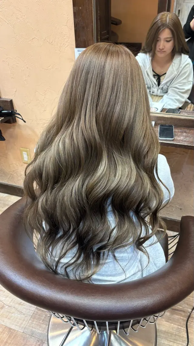 ロング カラー ベージュカラー オリーブベージュ ヘアカラー トリートメント ブリーチカラー🎀 Himariのヘアスタイル