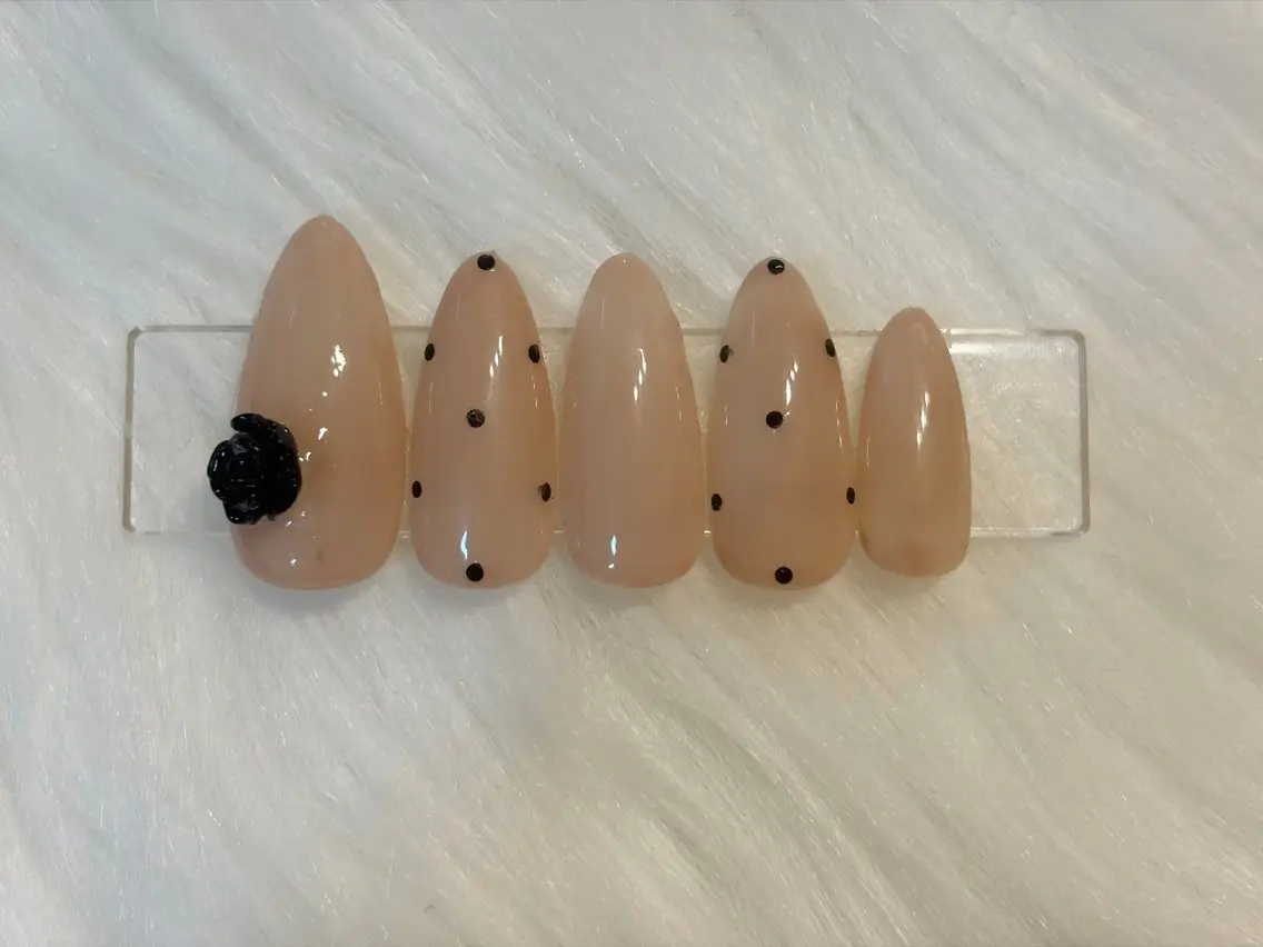 ネイル ドット ハンドネイル M🎀 nailのネイルデザイン