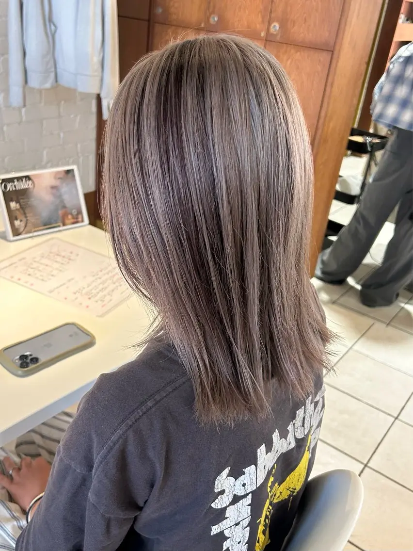 ミディアム 💫レイヤーカット 💫ブリーチ💫サキのヘアスタイル