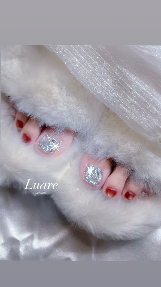 ネイル アートネイル フットネイル キラキラネイル 持ち込み ワンカラーネイル フットネイル NailSalon Luare 大阪本町のネイルデザイン