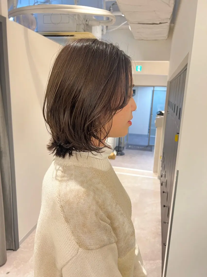 ミディアム カラー グレージュ レイヤーカット 暗髪カラー🫐パーマ おくだりんかのヘアスタイル