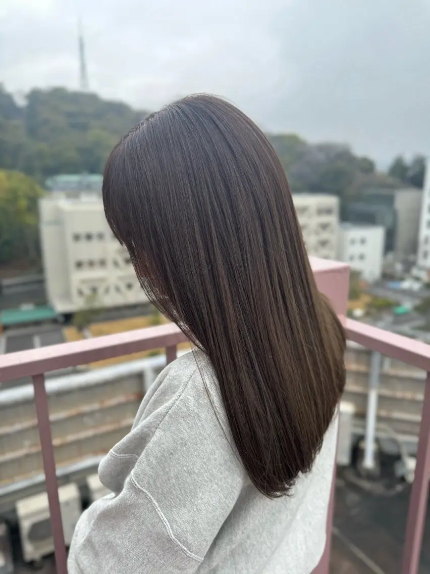 セミロング カラー アッシュ オリーブアッシュ カット ヘアカラー トリートメント Viage （ビアージュ）のヘアスタイル
