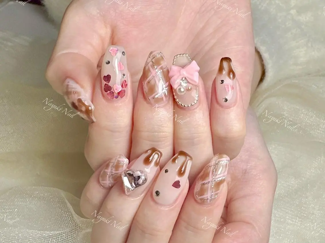 ネイル 🦋 Queenieのネイルデザイン