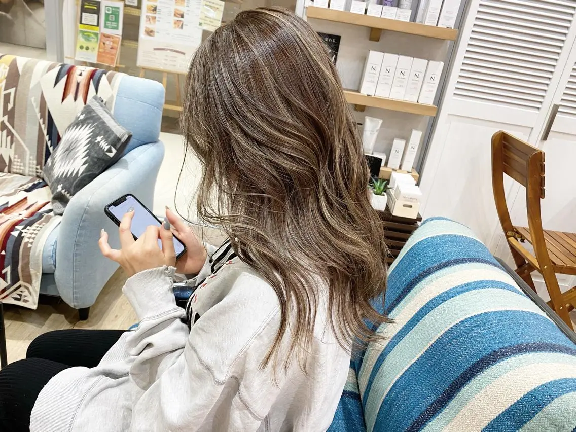 ロング カラー ハイライトカラー ハイライト ヘアカラー トリートメント ブリーチカラーレイヤ ーカット🦋annaのヘアスタイル