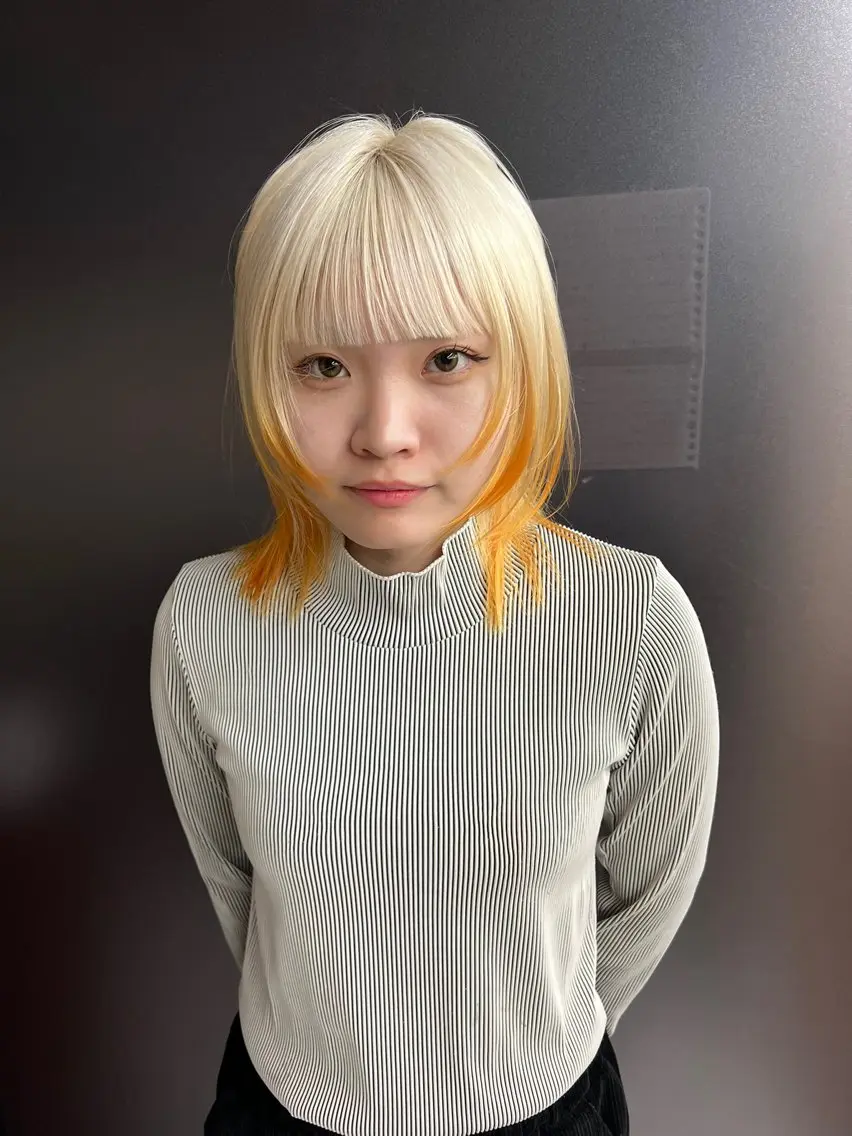 ミディアム カラー ブリーチ ブロンド ケアブリーチ 透明感カラー ダブルカラー レイヤー専門家 ダブルカラー修のヘアスタイル