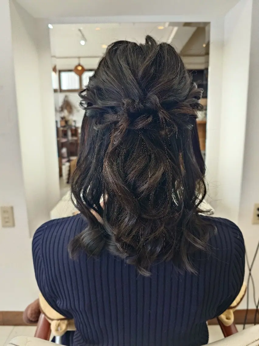 セミロング ヘアアレンジ ハーフアップ ヘアセット キンジョウ エナミのヘアスタイル