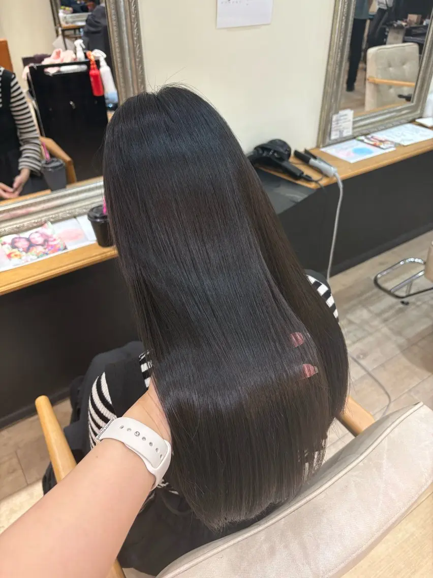 カラー ヘアカラー トリートメント しおり🍬 KOKORO🤍のヘアスタイル