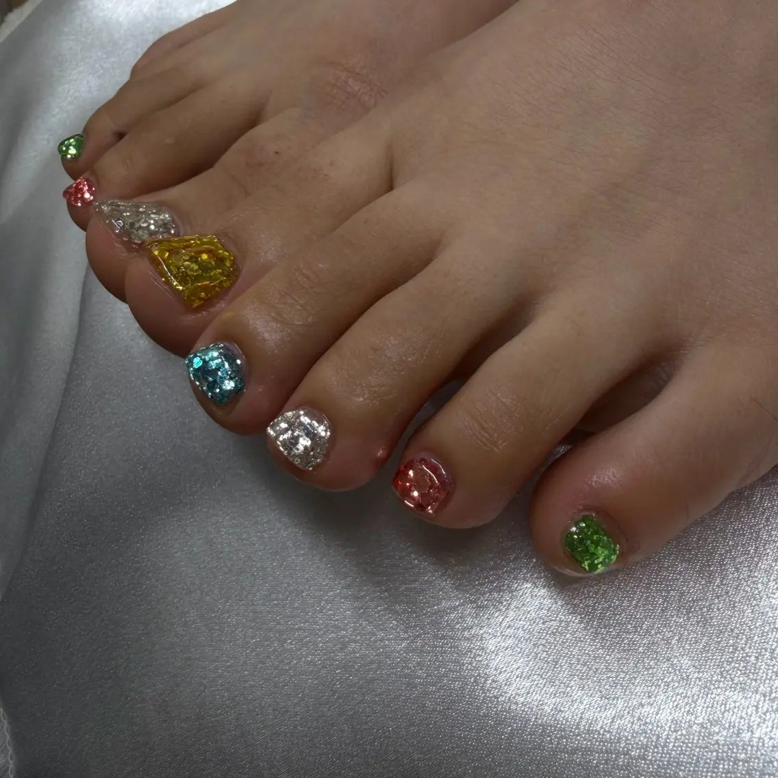 キッズ ネイル キラキラネイル フットネイル Lily me.のネイルデザイン