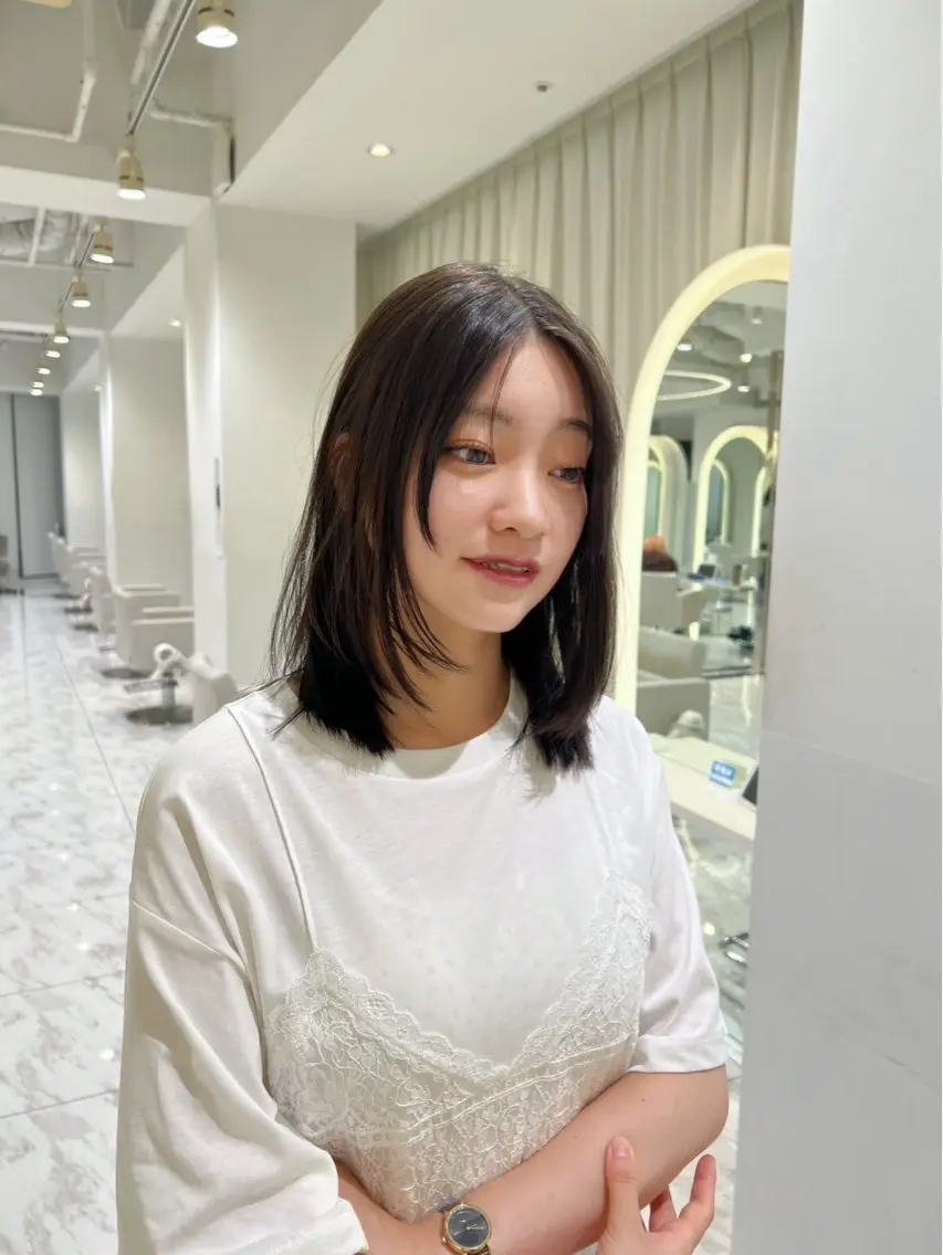 ミディアム ミディアムレイヤー レイヤーカット 佐藤 陽菜のヘアスタイル