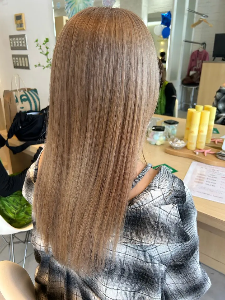 ロング カラー ブリーチ カット ヘアカラー 🍀透明感抜群🍀/ ハイトーンカラーのヘアスタイル