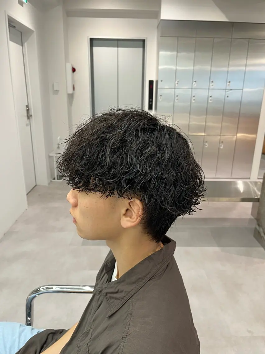 ショート パーマ メンズ ⚡メンズパーマフ ェードカットTomyのヘアスタイル