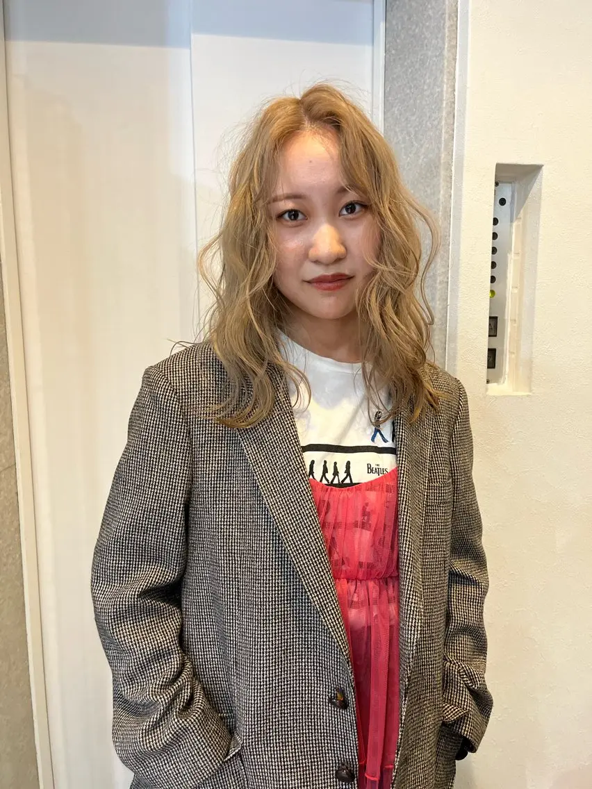 セミロング カラー ベージュカラー ブリーチ デザインカラー ダブルカラー ハイトーンカラー 💖艶ハイトーン髪質 改善💖ケンシンのヘアスタイル